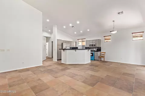 7246 S 38th Pl, Phoenix, AZ 85042 photo 9