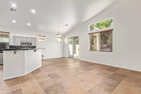 7246 S 38th Pl, Phoenix, AZ 85042 photo 6