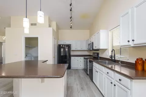 2809 E Hononegh Dr, Phoenix, AZ 85050 photo 8