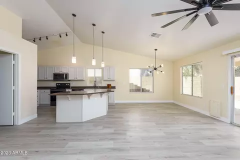 2809 E Hononegh Dr, Phoenix, AZ 85050 photo 13