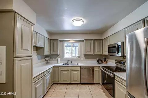 1872 E Concorda Cir, Tempe, AZ 85282 photo 4