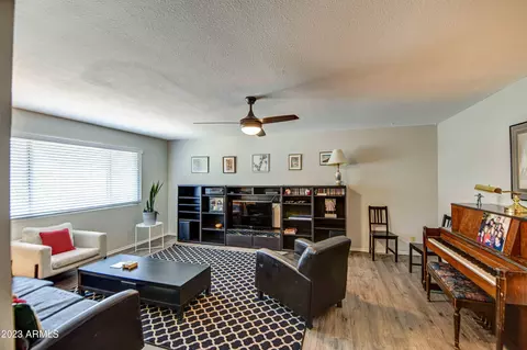 1872 E Concorda Cir, Tempe, AZ 85282 photo 2