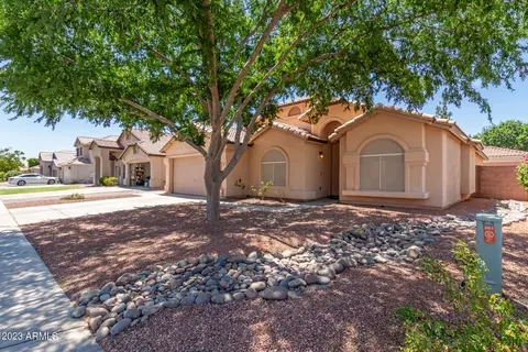 689 W Minton Dr, Tempe, AZ 85282