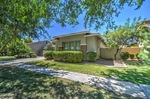 3863 E Comstock Dr, Gilbert, AZ 85296 photo 3