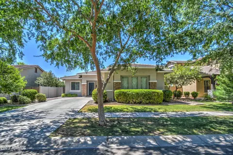 3863 E Comstock Dr, Gilbert, AZ 85296 photo 2
