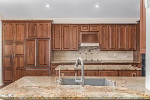 526 E Stonebridge Dr, Gilbert, AZ 85234 photo 9