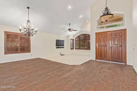 526 E Stonebridge Dr, Gilbert, AZ 85234 photo 4