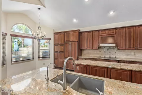 526 E Stonebridge Dr, Gilbert, AZ 85234 photo 10