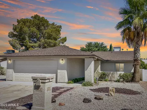 25835 S New Town Dr, Sun Lakes, AZ 85248