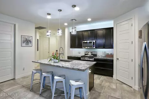 2833 W Apollo Rd, Phoenix, AZ 85041 photo 5