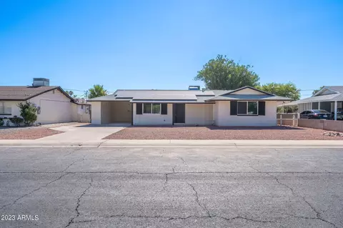 11808 N Hacienda Dr, Sun City, AZ 85351