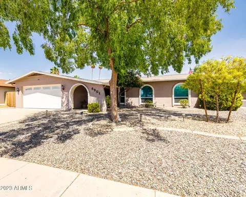 8901 N 53rd Dr, Glendale, AZ 85302