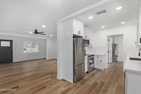 2544 E Clarendon Ave, Phoenix, AZ 85016 photo 2