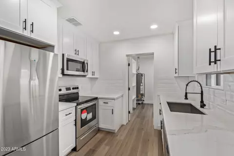 2544 E Clarendon Ave, Phoenix, AZ 85016 photo 3