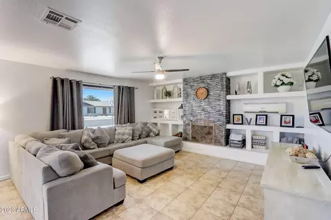 1910 W Topeka Dr, Phoenix, AZ 85027