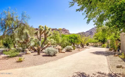 View/Area - 4615 E Palomino Rd, Phoenix, AZ 85018 photo 5 of 15