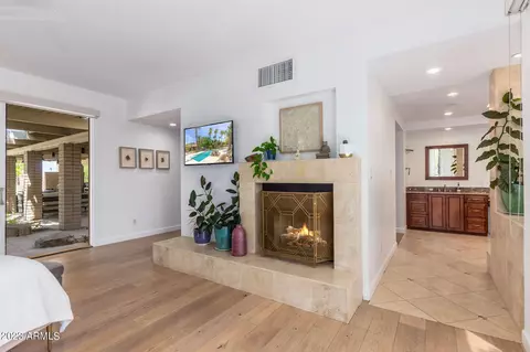 Living - 4615 E Palomino Rd, Phoenix, AZ 85018 photo 8 of 11