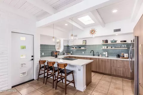 Kitchen - 4615 E Palomino Rd, Phoenix, AZ 85018 photo 2 of 4