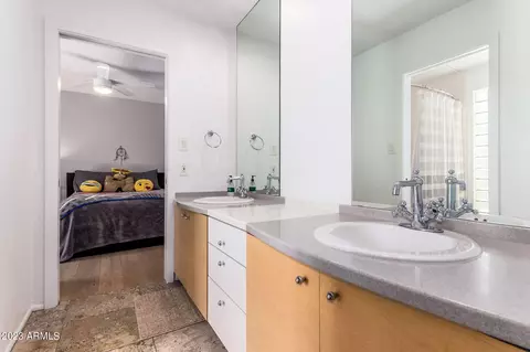 Bath - 4615 E Palomino Rd, Phoenix, AZ 85018 photo 5 of 5