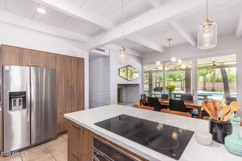 Kitchen - 4615 E Palomino Rd, Phoenix, AZ 85018 photo 3 of 4