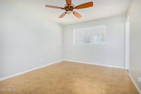 4027 W Keim Dr, Phoenix, AZ 85019 photo 11