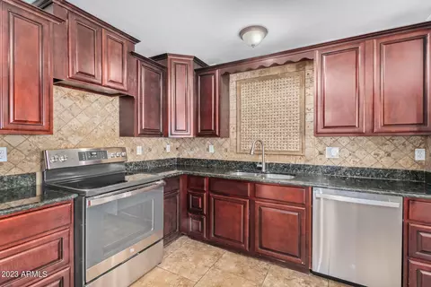 4027 W Keim Dr, Phoenix, AZ 85019 photo 8