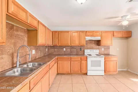 5812 S 46th Pl, Phoenix, AZ 85040