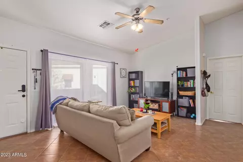2950 W Louise Dr #207, Phoenix, AZ 85027