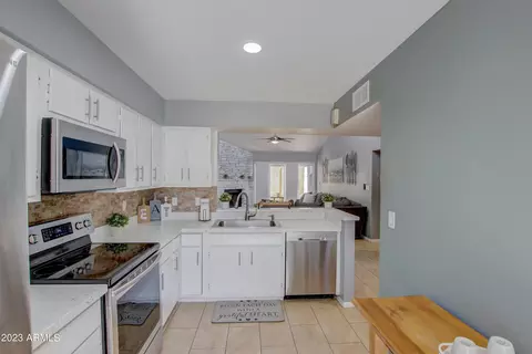 826 E Orange Dr, Phoenix, AZ 85014 photo 10