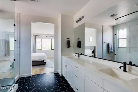 813 E Monte Way, Phoenix, AZ 85042 photo 32