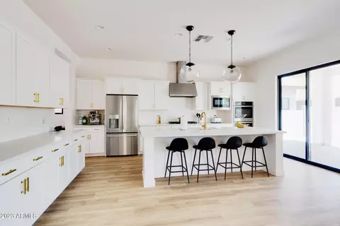 813 E Monte Way, Phoenix, AZ 85042 photo 14