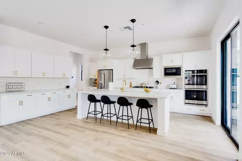 813 E Monte Way, Phoenix, AZ 85042 photo 13