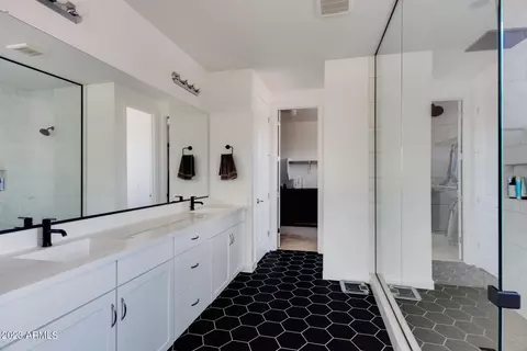 813 E Monte Way, Phoenix, AZ 85042 photo 31