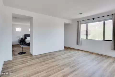 813 E Monte Way, Phoenix, AZ 85042 photo 29