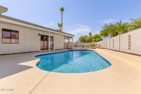 4812 E Navajo Cir, Phoenix, AZ 85044 photo 2