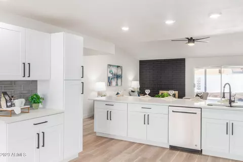 4812 E Navajo Cir, Phoenix, AZ 85044 photo 4