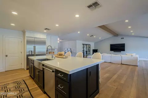 3737 E Medlock Dr, Phoenix, AZ 85018 photo 5