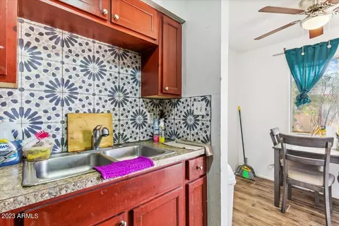 2571 E Mobile Ln, Phoenix, AZ 85040 photo 12