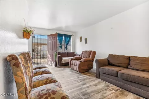 2571 E Mobile Ln, Phoenix, AZ 85040 photo 8