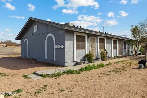2571 E Mobile Ln, Phoenix, AZ 85040