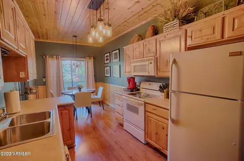 2272 Overgaard Springs Loop, Overgaard, AZ 85933 photo 4