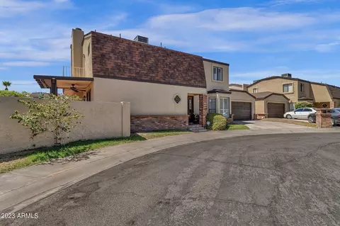 2511 E Shaw Butte Dr, Phoenix, AZ 85028 photo 2
