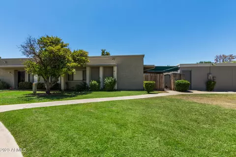 8823 N New World Dr, Glendale, AZ 85302