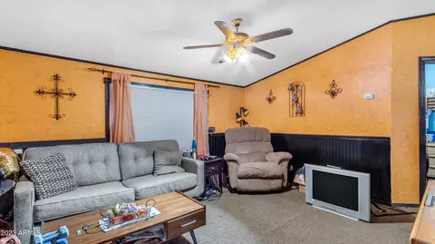 586 S Warner Dr, Apache Junction, AZ 85120 photo 3