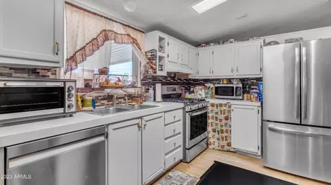 586 S Warner Dr, Apache Junction, AZ 85120 photo 8