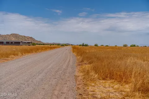 7465 N Overfield Rd #4, Casa Grande, AZ 85194
