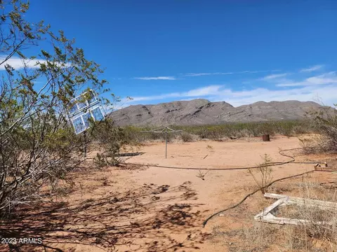 2446 El Trigo Ln, Tombstone, AZ 85638