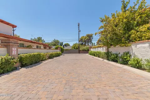 1902 E Orange Dr, Phoenix, AZ 85016