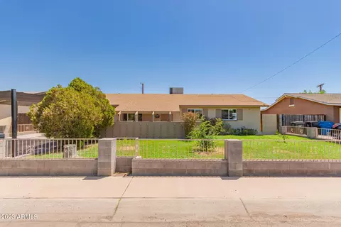 4913 W Earll Dr, Phoenix, AZ 85031