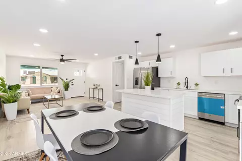8011 W Mariposa Dr, Phoenix, AZ 85033